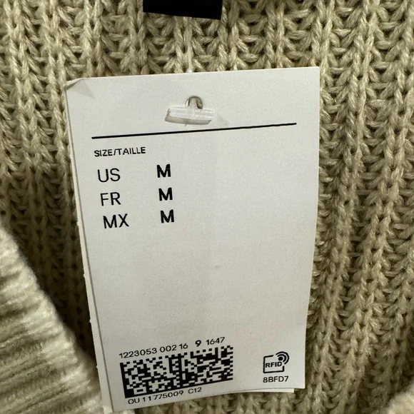 🥰NWT H&M Divided Cropped Oversized Sweater Vest with white trim. - Picture 3 of 7